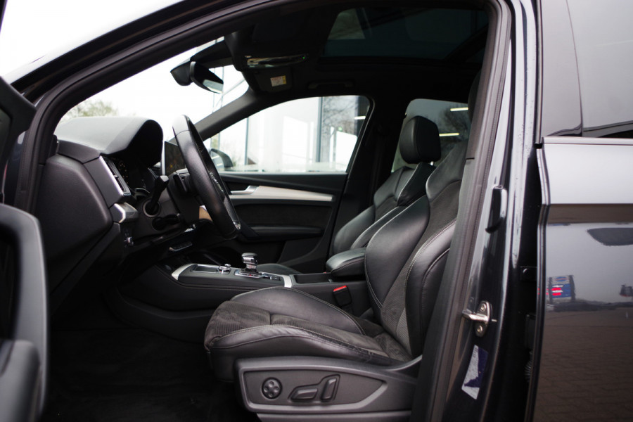 Audi Q5 55 TFSI e 367 PK Quattro Competition S-Line PHEV, Luchtvering, Panoramadak, Camera