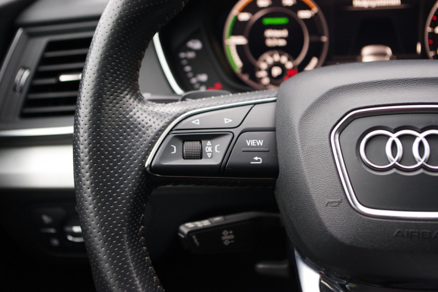 Audi Q5 55 TFSI e 367 PK Quattro Competition S-Line PHEV, Luchtvering, Panoramadak, Camera