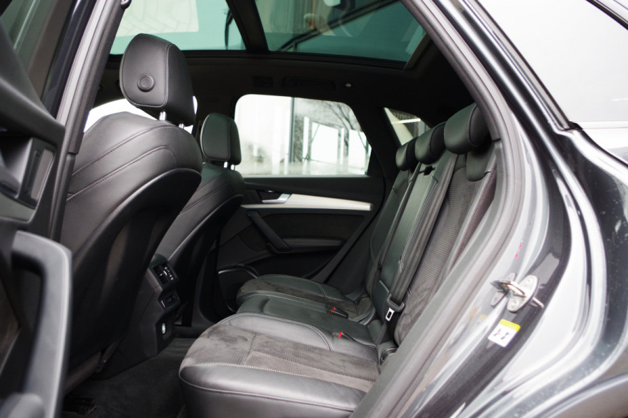 Audi Q5 55 TFSI e 367 PK Quattro Competition S-Line PHEV, Luchtvering, Panoramadak, Camera