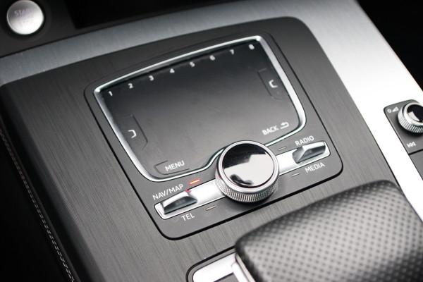 Audi Q5 55 TFSI e 367 PK Quattro Competition S-Line PHEV, Luchtvering, Panoramadak, Camera