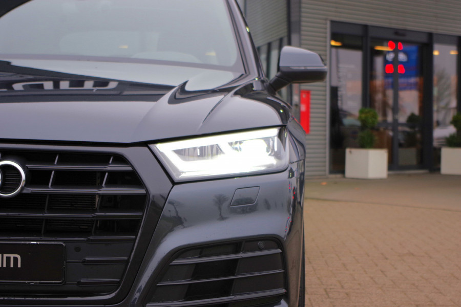Audi Q5 55 TFSI e 367 PK Quattro Competition S-Line PHEV, Luchtvering, Panoramadak, Camera