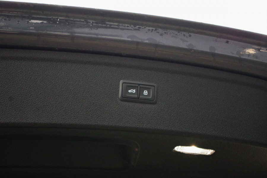 Audi Q5 55 TFSI e 367 PK Quattro Competition S-Line PHEV, Luchtvering, Panoramadak, Camera