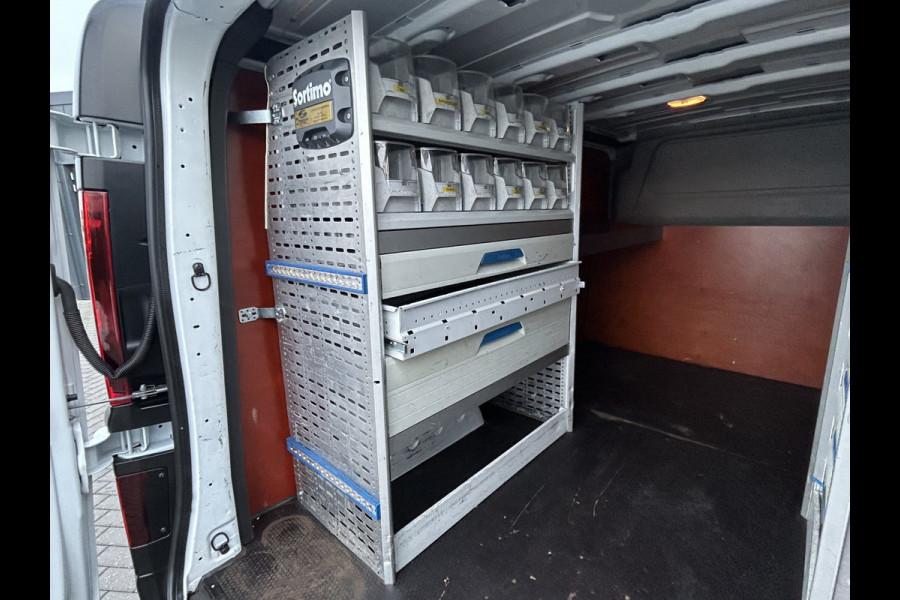 Renault Trafic 2.0 dCi 146 PK / L2H1 / 1e EIG. / AUTOMAAT / SORTIMO INRICHTING / TREKHAAK / AIRCO / CRUISE / BLUETOOTH / 3-ZITS