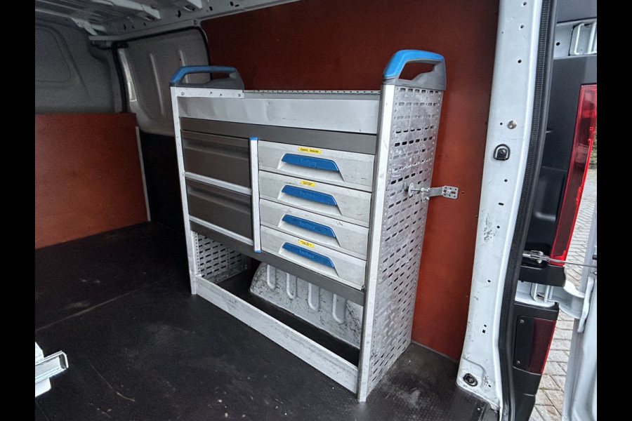 Renault Trafic 2.0 dCi 146 PK / L2H1 / 1e EIG. / AUTOMAAT / SORTIMO INRICHTING / TREKHAAK / AIRCO / CRUISE / BLUETOOTH / 3-ZITS