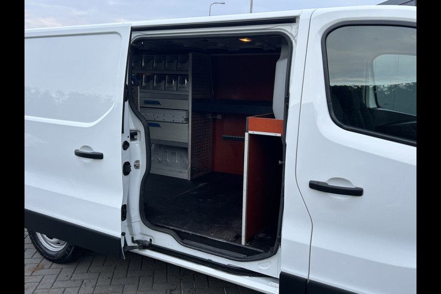 Renault Trafic 2.0 dCi 146 PK / L2H1 / 1e EIG. / AUTOMAAT / SORTIMO INRICHTING / TREKHAAK / AIRCO / CRUISE / BLUETOOTH / 3-ZITS