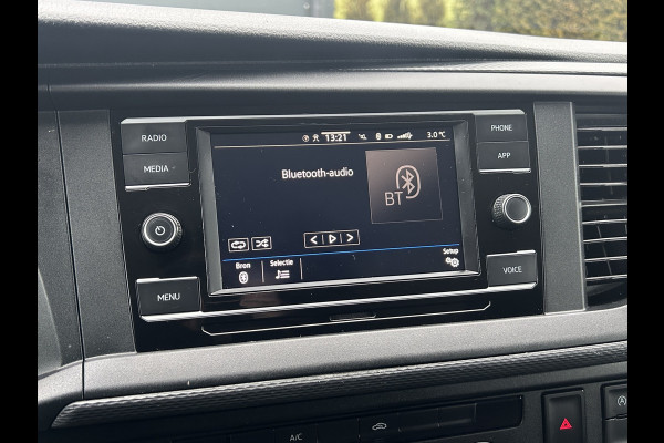 Volkswagen Transporter 2.0 TDI 111 PK / L2H1 / DUBBE CABINE / 1e EIG. / IMPERIAAL / TREKHAAK / AIRCO / CRUISE