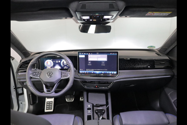 Volkswagen Passat Variant 1.5 eHybrid R-Line Edition 272 pk Automaat (DSG) | Verlengde garantie | Navigatie | Panoramadak | Trekhaak (wegklapbaar) | Lederen bekleding | Stoelverwarming v/a | R-Line |