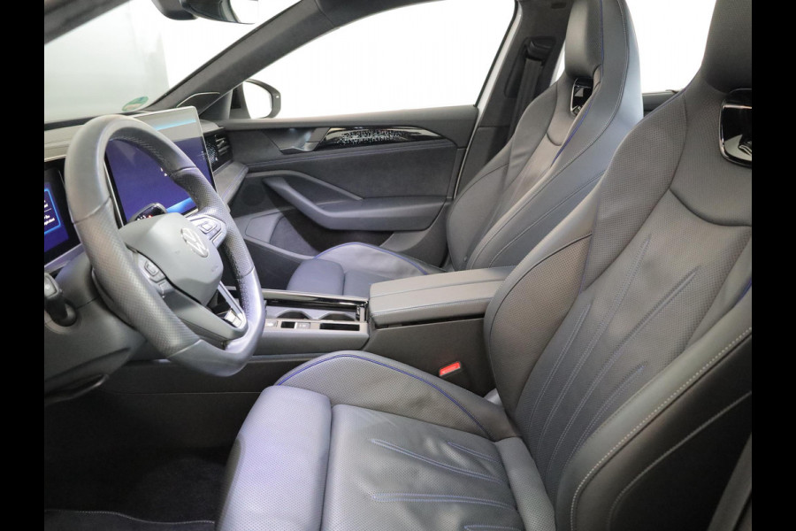 Volkswagen Passat Variant 1.5 eHybrid R-Line Edition 272 pk Automaat (DSG) | Verlengde garantie | Navigatie | Panoramadak | Trekhaak (wegklapbaar) | Lederen bekleding | Stoelverwarming v/a | R-Line |