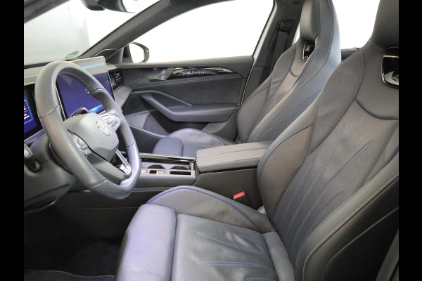 Volkswagen Passat Variant 1.5 eHybrid R-Line Edition 272 pk Automaat (DSG) | Verlengde garantie | Navigatie | Panoramadak | Trekhaak (wegklapbaar) | Lederen bekleding | Stoelverwarming v/a | R-Line |