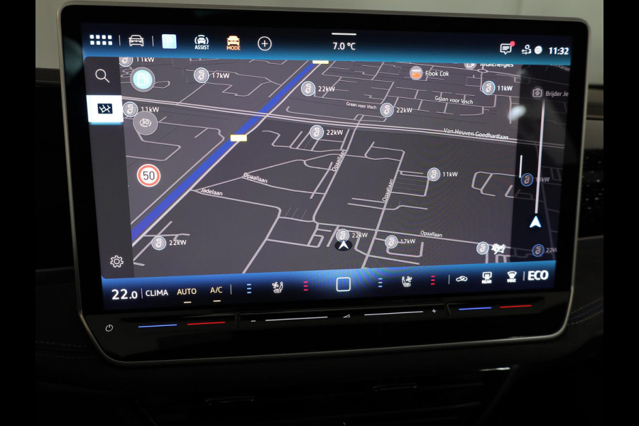 Volkswagen Passat Variant 1.5 eHybrid R-Line Edition 272 pk Automaat (DSG) | Verlengde garantie | Navigatie | Panoramadak | Trekhaak (wegklapbaar) | Lederen bekleding | Stoelverwarming v/a | R-Line |