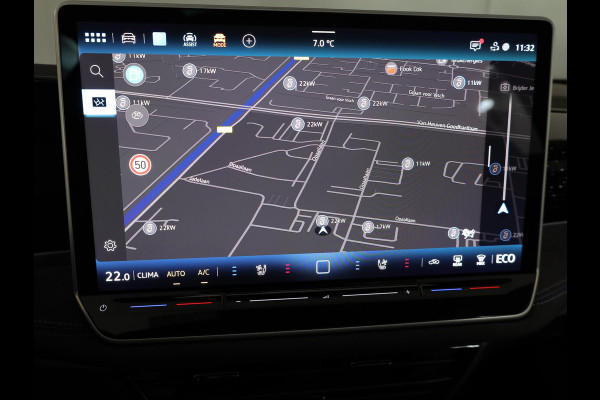 Volkswagen Passat Variant 1.5 eHybrid R-Line Edition 272 pk Automaat (DSG) | Verlengde garantie | Navigatie | Panoramadak | Trekhaak (wegklapbaar) | Lederen bekleding | Stoelverwarming v/a | R-Line |