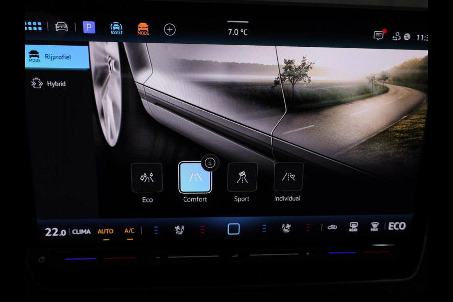 Volkswagen Passat Variant 1.5 eHybrid R-Line Edition 272 pk Automaat (DSG) | Verlengde garantie | Navigatie | Panoramadak | Trekhaak (wegklapbaar) | Lederen bekleding | Stoelverwarming v/a | R-Line |