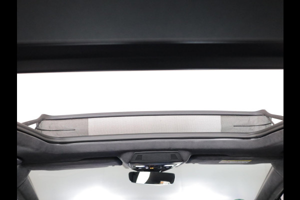 Volkswagen Passat Variant 1.5 eHybrid R-Line Edition 272 pk Automaat (DSG) | Verlengde garantie | Navigatie | Panoramadak | Trekhaak (wegklapbaar) | Lederen bekleding | Stoelverwarming v/a | R-Line |