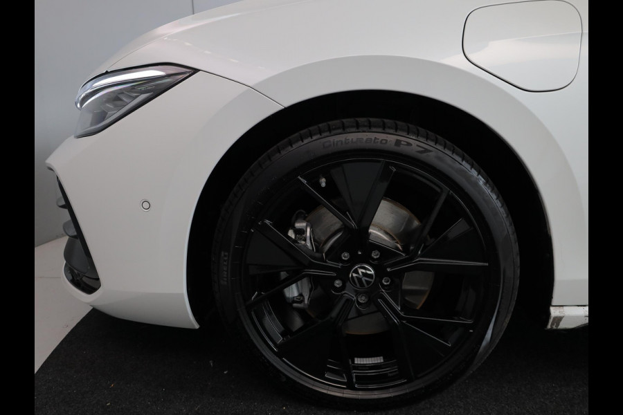 Volkswagen Passat Variant 1.5 eHybrid R-Line Edition 272 pk Automaat (DSG) | Verlengde garantie | Navigatie | Panoramadak | Trekhaak (wegklapbaar) | Lederen bekleding | Stoelverwarming v/a | R-Line |