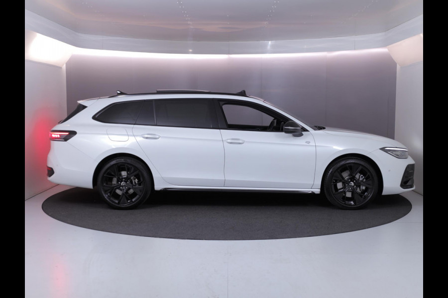 Volkswagen Passat Variant 1.5 eHybrid R-Line Edition 272 pk Automaat (DSG) | Verlengde garantie | Navigatie | Panoramadak | Trekhaak (wegklapbaar) | Lederen bekleding | Stoelverwarming v/a | R-Line |