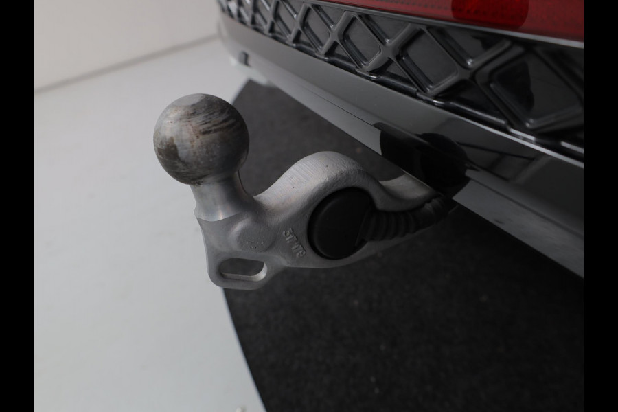 Volkswagen Passat Variant 1.5 eHybrid R-Line Edition 272 pk Automaat (DSG) | Verlengde garantie | Navigatie | Panoramadak | Trekhaak (wegklapbaar) | Lederen bekleding | Stoelverwarming v/a | R-Line |