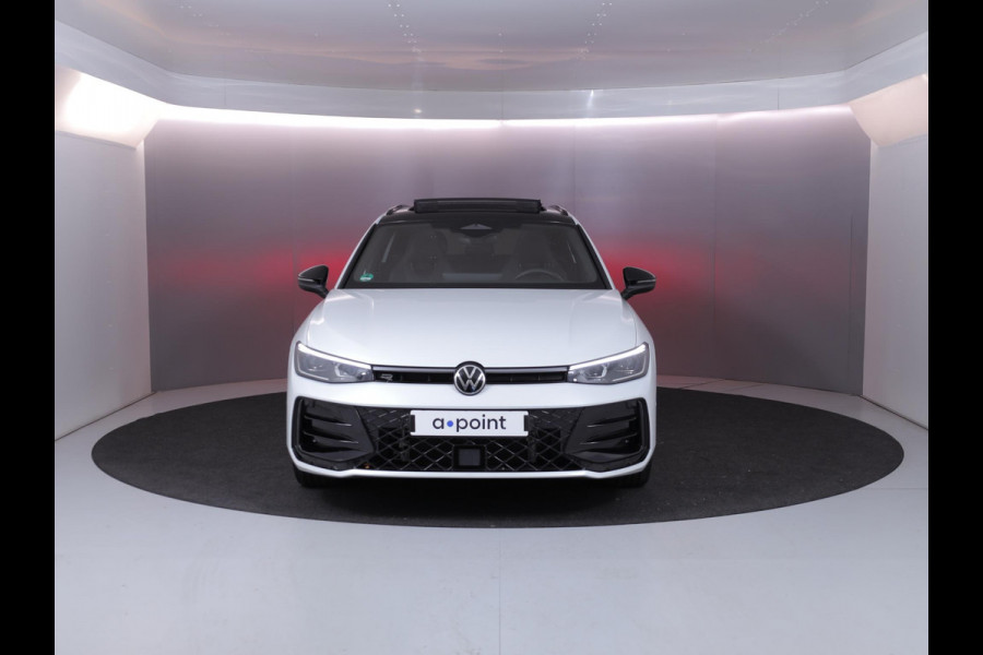 Volkswagen Passat Variant 1.5 eHybrid R-Line Edition 272 pk Automaat (DSG) | Verlengde garantie | Navigatie | Panoramadak | Trekhaak (wegklapbaar) | Lederen bekleding | Stoelverwarming v/a | R-Line |