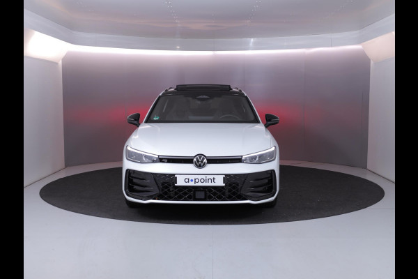 Volkswagen Passat Variant 1.5 eHybrid R-Line Edition 272 pk Automaat (DSG) | Verlengde garantie | Navigatie | Panoramadak | Trekhaak (wegklapbaar) | Lederen bekleding | Stoelverwarming v/a | R-Line |