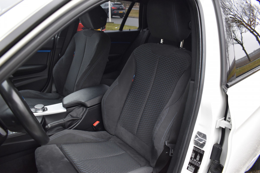 BMW 3 Serie Touring 318i Edition Automaat M Sport Shadow Executive / Navigatie / Clima / Keyless / Trekhaak / 18"LM