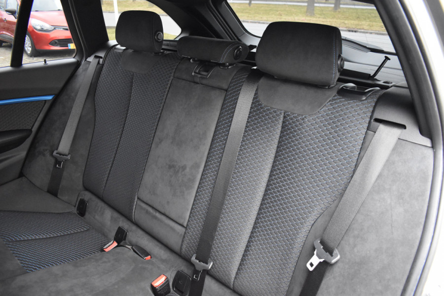 BMW 3 Serie Touring 318i Edition Automaat M Sport Shadow Executive / Navigatie / Clima / Keyless / Trekhaak / 18"LM
