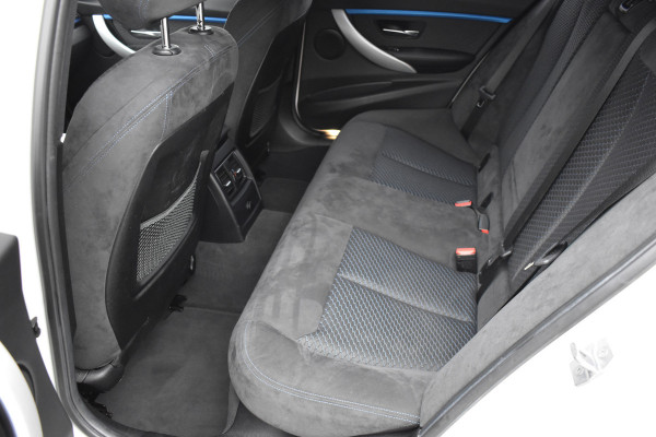 BMW 3 Serie Touring 318i Edition Automaat M Sport Shadow Executive / Navigatie / Clima / Keyless / Trekhaak / 18"LM