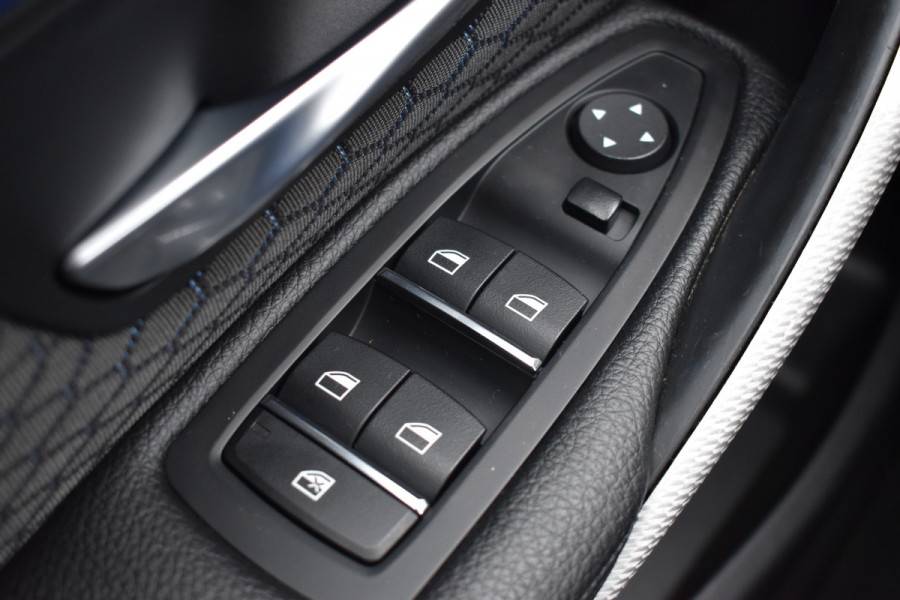 BMW 3 Serie Touring 318i Edition Automaat M Sport Shadow Executive / Navigatie / Clima / Keyless / Trekhaak / 18"LM