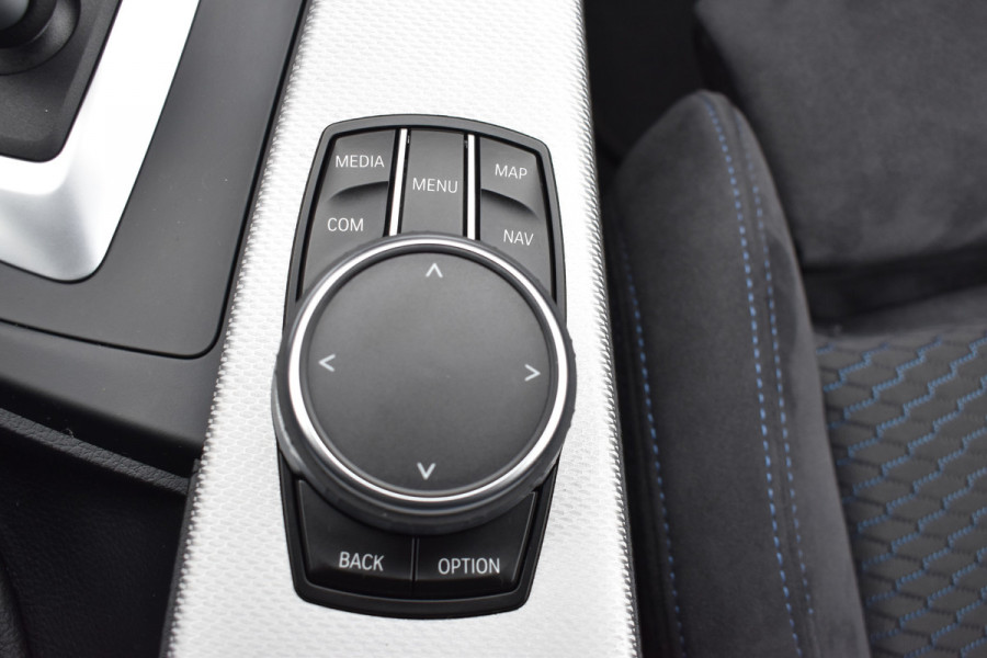 BMW 3 Serie Touring 318i Edition Automaat M Sport Shadow Executive / Navigatie / Clima / Keyless / Trekhaak / 18"LM
