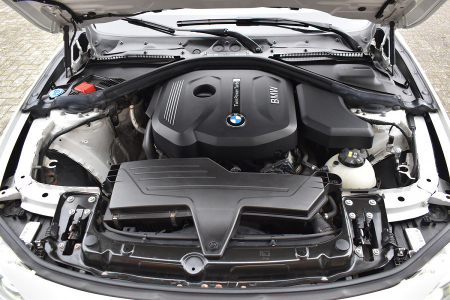 BMW 3 Serie Touring 318i Edition Automaat M Sport Shadow Executive / Navigatie / Clima / Keyless / Trekhaak / 18"LM