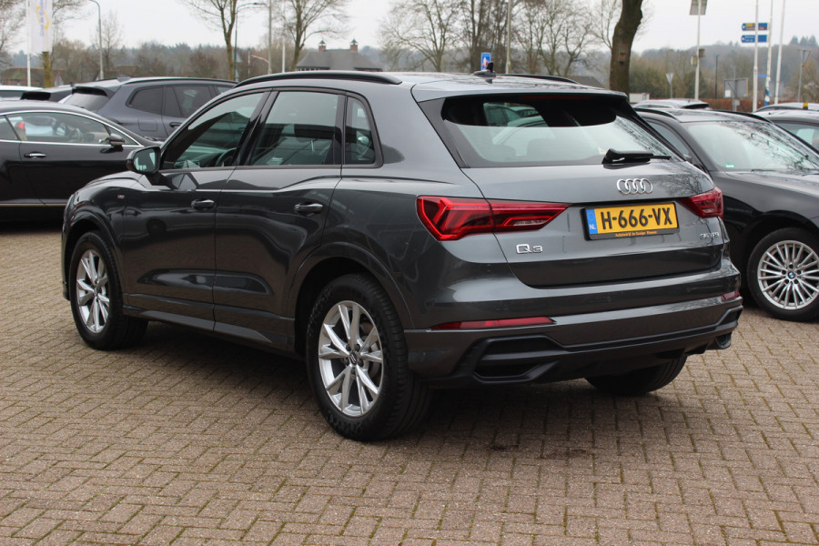 Audi Q3 35 TFSI Pro Line 3x S-Line / Navigatie / Half leder / 18'' / LED Koplampen / Parkeerhulp achter / Stoelverwarming / Cruise Control