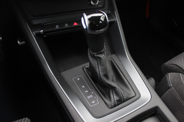 Audi Q3 35 TFSI Pro Line 3x S-Line / Navigatie / Half leder / 18'' / LED Koplampen / Parkeerhulp achter / Stoelverwarming / Cruise Control