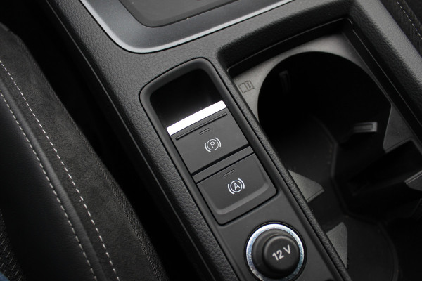 Audi Q3 35 TFSI Pro Line 3x S-Line / Navigatie / Half leder / 18'' / LED Koplampen / Parkeerhulp achter / Stoelverwarming / Cruise Control