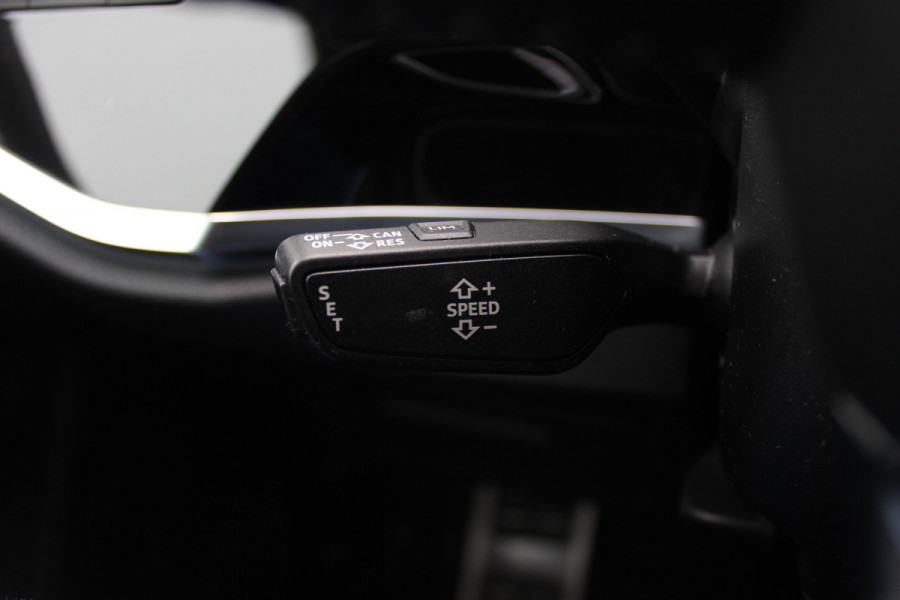 Audi Q3 35 TFSI Pro Line 3x S-Line / Navigatie / Half leder / 18'' / LED Koplampen / Parkeerhulp achter / Stoelverwarming / Cruise Control
