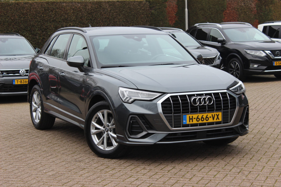 Audi Q3 35 TFSI Pro Line 3x S-Line / Navigatie / Half leder / 18'' / LED Koplampen / Parkeerhulp achter / Stoelverwarming / Cruise Control