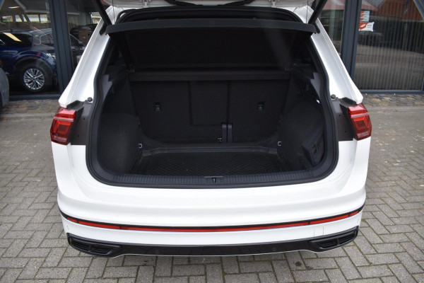 Volkswagen Tiguan 1.5 TSI R-Line | BLACK STYLE | PANORAMADAK | NAP | CAMERA | IQ LIGHT