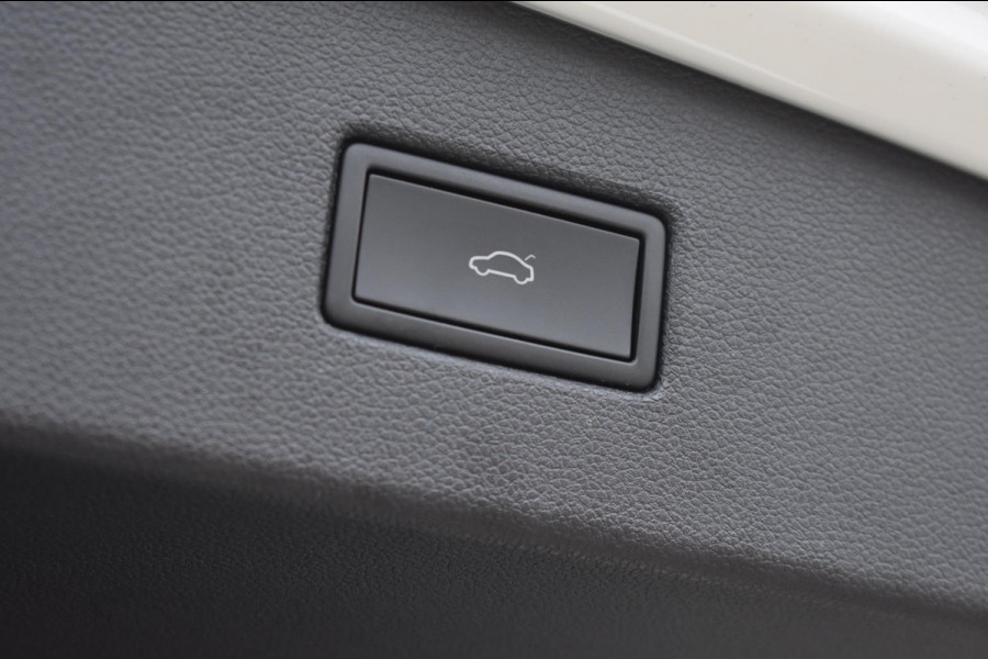 Volkswagen Tiguan 1.5 TSI R-Line | BLACK STYLE | PANORAMADAK | NAP | CAMERA | IQ LIGHT