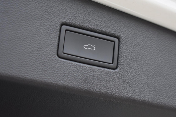 Volkswagen Tiguan 1.5 TSI R-Line | BLACK STYLE | PANORAMADAK | NAP | CAMERA | IQ LIGHT