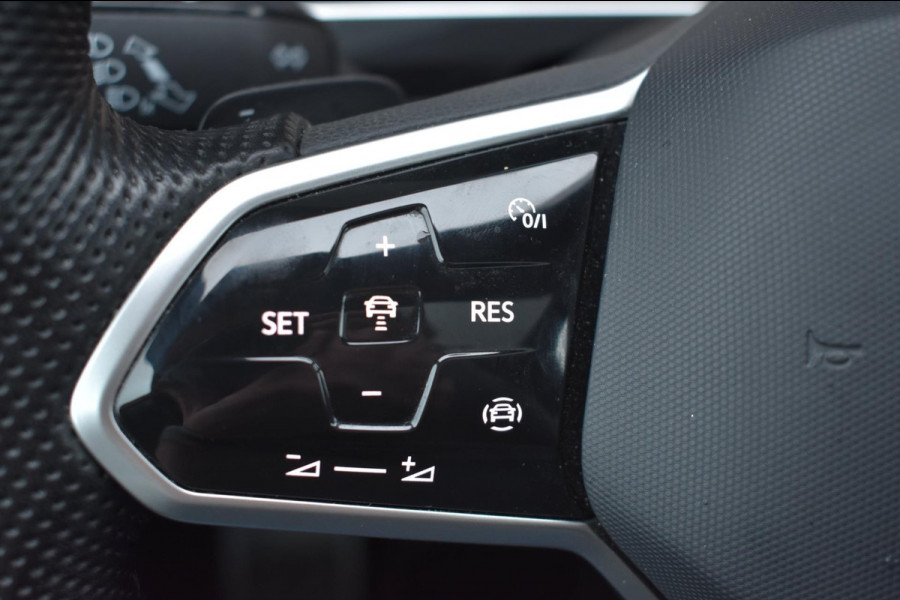 Volkswagen Tiguan 1.5 TSI R-Line | BLACK STYLE | PANORAMADAK | NAP | CAMERA | IQ LIGHT