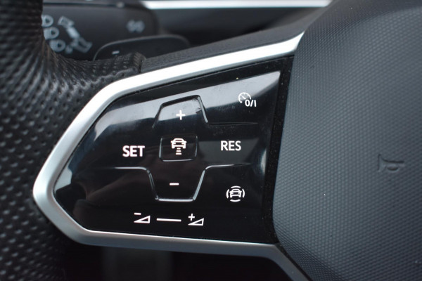 Volkswagen Tiguan 1.5 TSI R-Line | BLACK STYLE | PANORAMADAK | NAP | CAMERA | IQ LIGHT