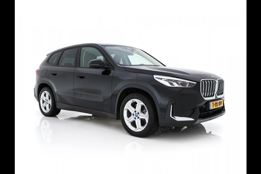 BMW iX1 xDrive30 Launch Edition 67 kWh [ 3-Fase-11kW ] {SOH-100%} (INCL-BTW) Aut. *FULL-LED | DIGI-COCKPIT | DAB+ | NAVI-FULLMAP | PRIVACYGLASS | COMFORTSEATS | ECC | PDC | CRUISE | 18''ALU*