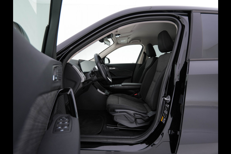 BMW iX1 xDrive30 Launch Edition 67 kWh [ 3-Fase-11kW ] {SOH-100%} (INCL-BTW) Aut. *FULL-LED | DIGI-COCKPIT | DAB+ | NAVI-FULLMAP | PRIVACYGLASS | COMFORTSEATS | ECC | PDC | CRUISE | 18''ALU*