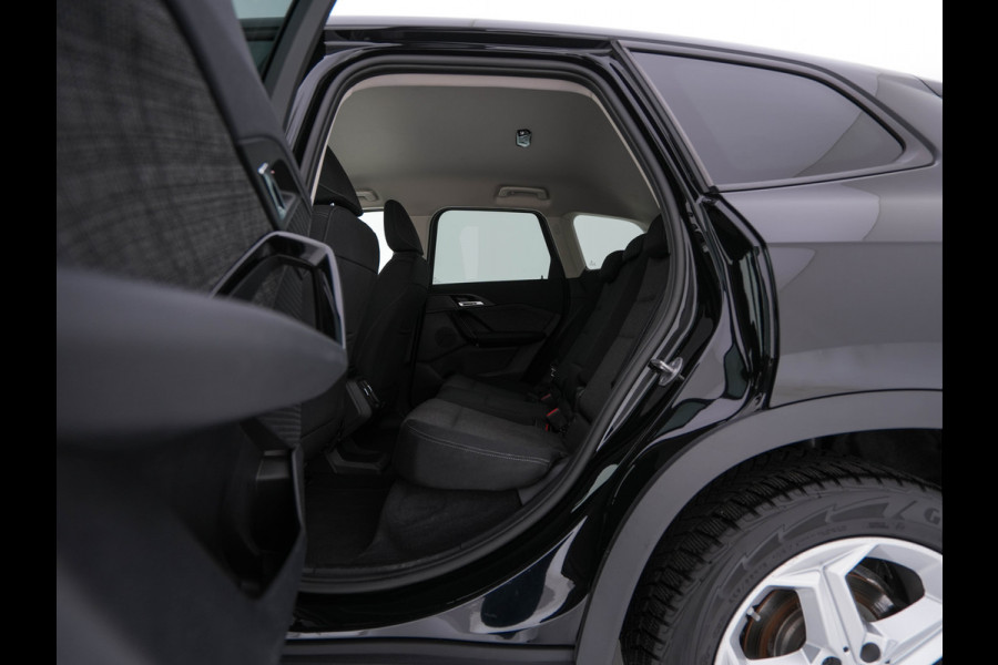 BMW iX1 xDrive30 Launch Edition 67 kWh [ 3-Fase-11kW ] {SOH-100%} (INCL-BTW) Aut. *FULL-LED | DIGI-COCKPIT | DAB+ | NAVI-FULLMAP | PRIVACYGLASS | COMFORTSEATS | ECC | PDC | CRUISE | 18''ALU*