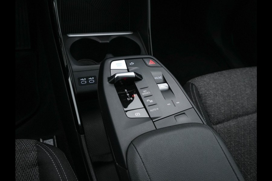 BMW iX1 xDrive30 Launch Edition 67 kWh [ 3-Fase-11kW ] {SOH-100%} (INCL-BTW) Aut. *FULL-LED | DIGI-COCKPIT | DAB+ | NAVI-FULLMAP | PRIVACYGLASS | COMFORTSEATS | ECC | PDC | CRUISE | 18''ALU*