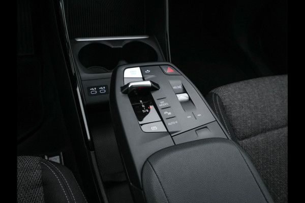 BMW iX1 xDrive30 Launch Edition 67 kWh [ 3-Fase-11kW ] {SOH-100%} (INCL-BTW) Aut. *FULL-LED | DIGI-COCKPIT | DAB+ | NAVI-FULLMAP | PRIVACYGLASS | COMFORTSEATS | ECC | PDC | CRUISE | 18''ALU*