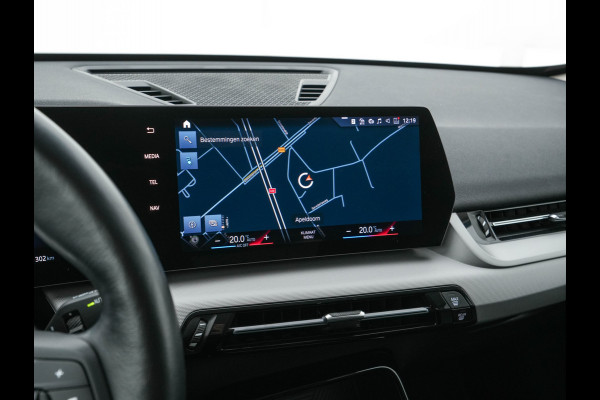 BMW iX1 xDrive30 Launch Edition 67 kWh [ 3-Fase-11kW ] {SOH-100%} (INCL-BTW) Aut. *FULL-LED | DIGI-COCKPIT | DAB+ | NAVI-FULLMAP | PRIVACYGLASS | COMFORTSEATS | ECC | PDC | CRUISE | 18''ALU*