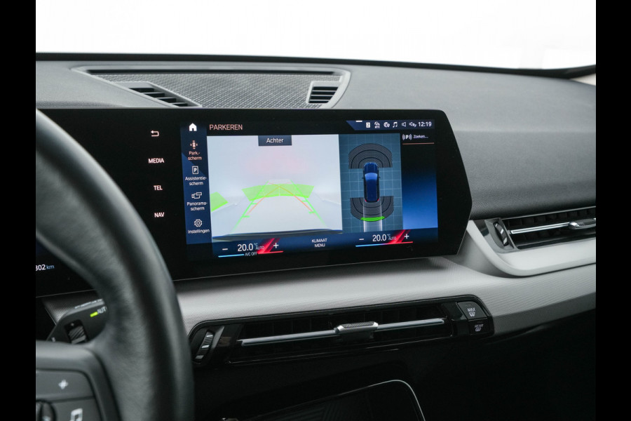 BMW iX1 xDrive30 Launch Edition 67 kWh [ 3-Fase-11kW ] {SOH-100%} (INCL-BTW) Aut. *FULL-LED | DIGI-COCKPIT | DAB+ | NAVI-FULLMAP | PRIVACYGLASS | COMFORTSEATS | ECC | PDC | CRUISE | 18''ALU*