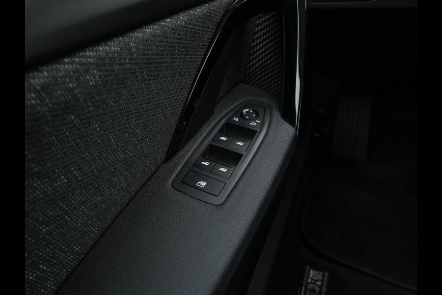 BMW iX1 xDrive30 Launch Edition 67 kWh [ 3-Fase-11kW ] {SOH-100%} (INCL-BTW) Aut. *FULL-LED | DIGI-COCKPIT | DAB+ | NAVI-FULLMAP | PRIVACYGLASS | COMFORTSEATS | ECC | PDC | CRUISE | 18''ALU*