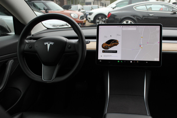 Tesla Model 3 Standard RWD Plus 60 kWh / SOH 91,4% / Autopilot / Panoramadak / Camera / Audio / 18'' / Leder