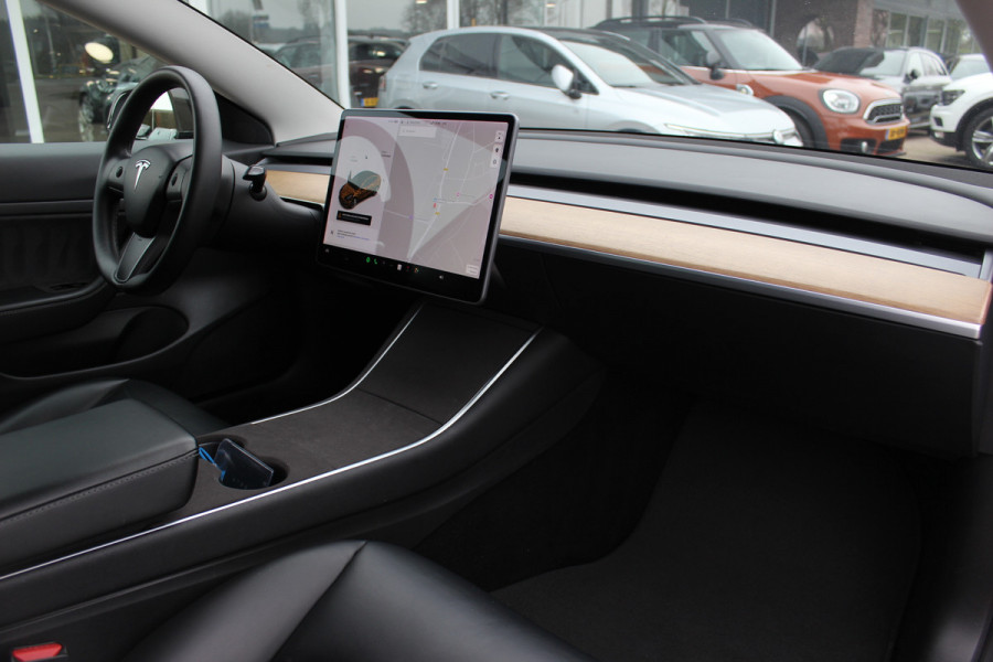 Tesla Model 3 Standard RWD Plus 60 kWh / SOH 91,4% / Autopilot / Panoramadak / Camera / Audio / 18'' / Leder