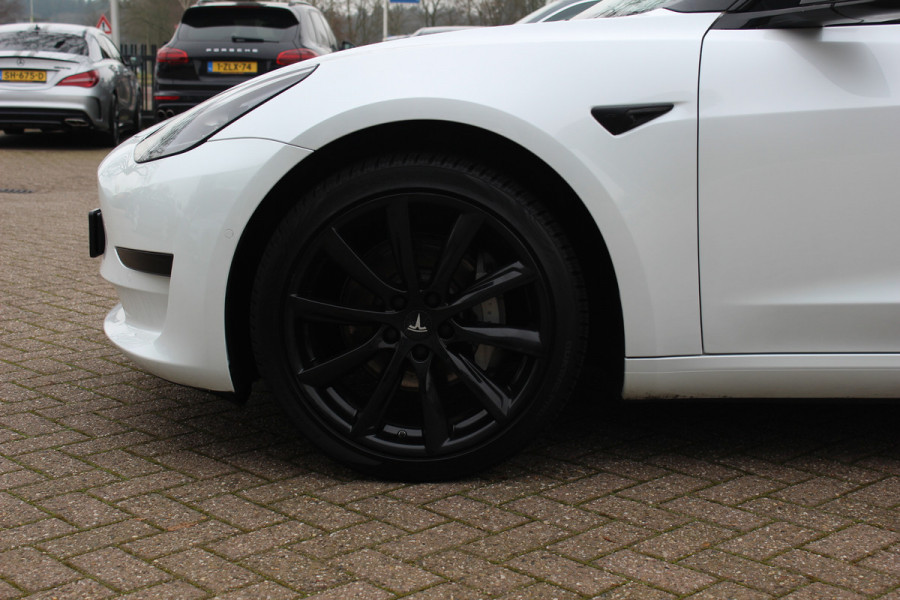 Tesla Model 3 Standard RWD Plus 60 kWh / SOH 91,4% / Autopilot / Panoramadak / Camera / Audio / 18'' / Leder