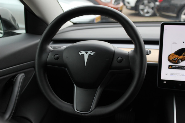 Tesla Model 3 Standard RWD Plus 60 kWh / SOH 91,4% / Autopilot / Panoramadak / Camera / Audio / 18'' / Leder
